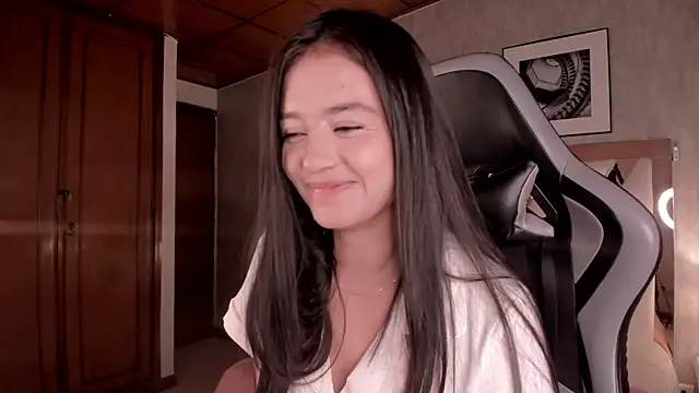 Snapshot of HaathorX chatting on December 18, 2025, 3:49 pm HaathorX online show from December 18, 2025, 3:49 pm