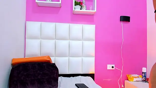 TwoForyouX online show from December 19, 2025, 11:56 am