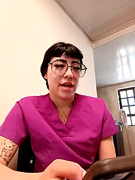 Snapshot of CAROLINA_17- chatting on October 18, 2025, 5:04 pm CAROLINA 17- online show from October 18, 2025, 5:04 pm