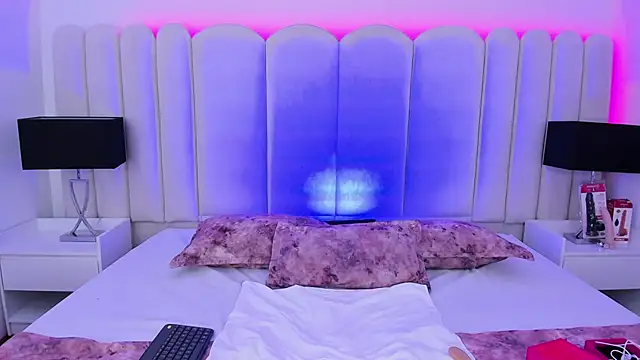 Snapshot of VanessaParis__ chatting on December 21, 2025, 9:59 pm VanessaParis online show from December 21, 2025, 9:59 pm