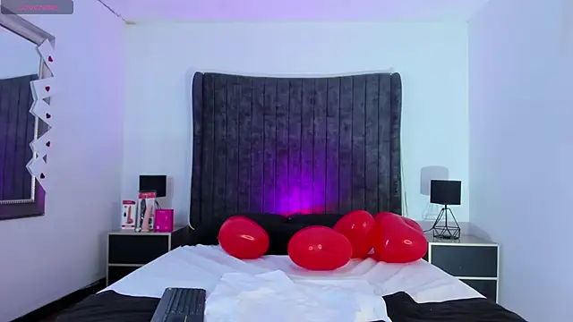 VanessaParis   online show from February 15, 2026, 11:36 pm