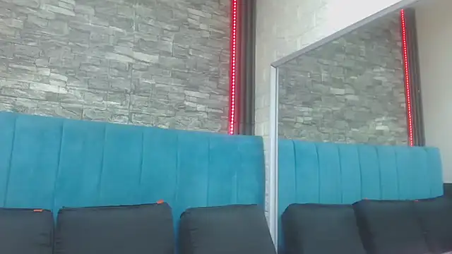 Lil Rose2006 online show from November 7, 2025, 1:04 pm