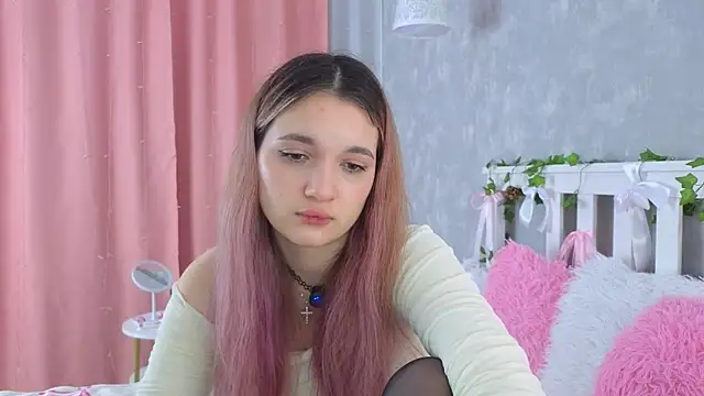 vivyboo111 online show from May 27, 2026, 9:33 pm