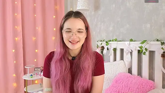 vivyboo111 online show from May 8, 2026, 8:12 pm
