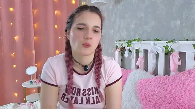 vivyboo111 online show from May 20, 2026, 7:44 pm