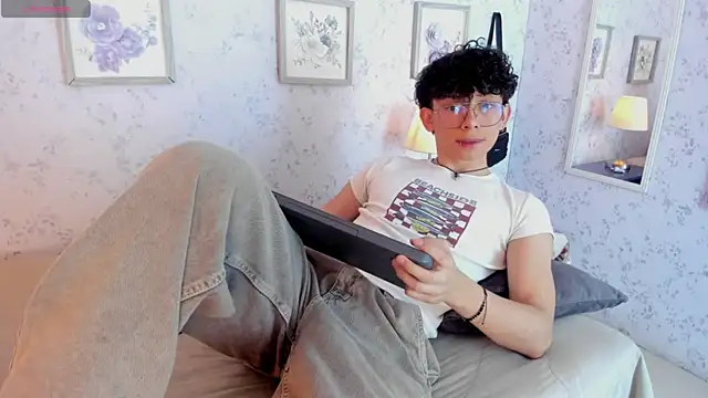 Snapshot of liam_twiink chatting on June 24, 2026, 7:55 pm liam twiink online show from June 24, 2026, 7:55 pm