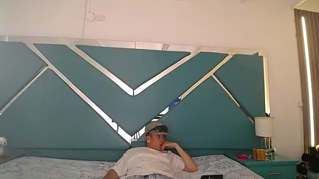 Snapshot of oblivionlove chatting on February 27, 2026, 7:57 pm oblivionlove online show from February 27, 2026, 7:57 pm