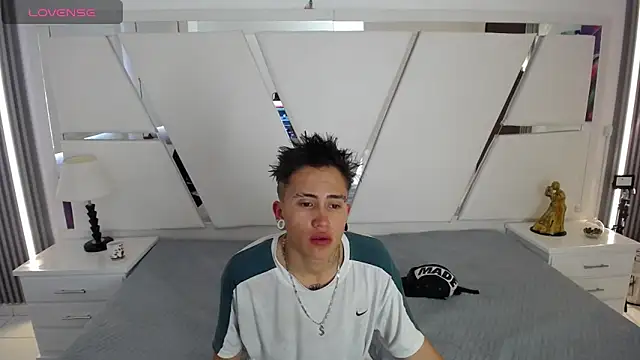 Snapshot of oblivionlove chatting on February 2, 2026, 12:59 pm oblivionlove online show from February 2, 2026, 12:59 pm