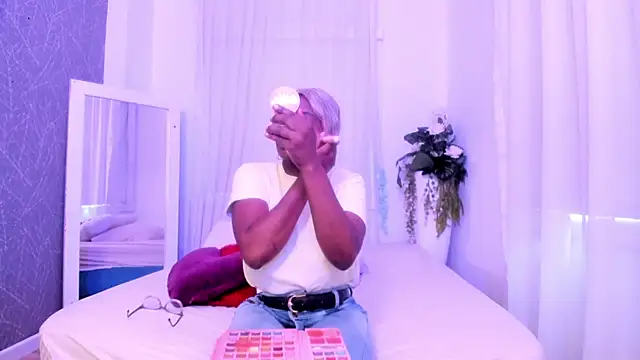 LolaJenkinss online show from October 17, 2025, 1:13 pm