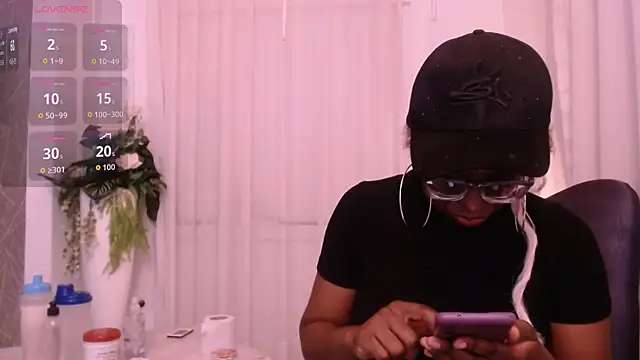 LolaJenkinss online show from November 9, 2025, 4:05 am