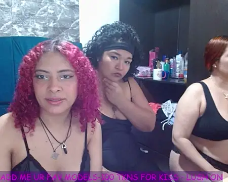 LITTLEKITTY19 online show from May 19, 2026, 1:18 pm