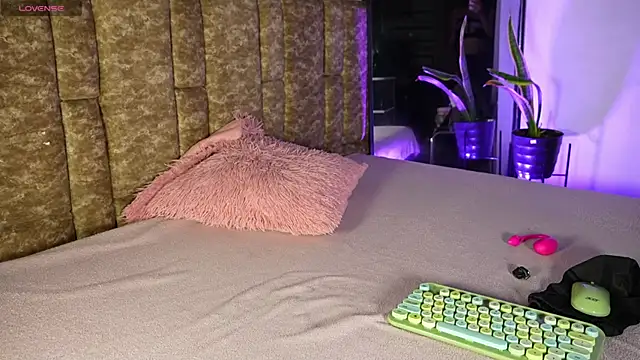 Missdionne curly online show from April 13, 2026, 11:25 am