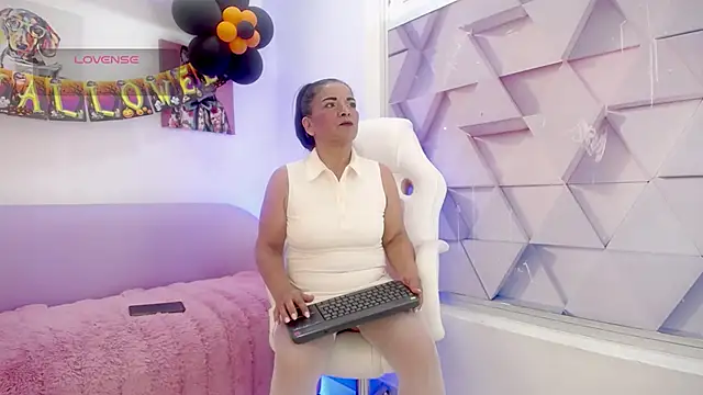 Snapshot of EvaGoddess_ chatting on November 2, 2025, 7:08 pm EvaGoddess online show from November 2, 2025, 7:08 pm