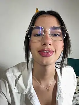 Snapshot of Julieta_Duque chatting on July 13, 2026, 2:33 am Julieta Duque online show from July 13, 2026, 2:33 am