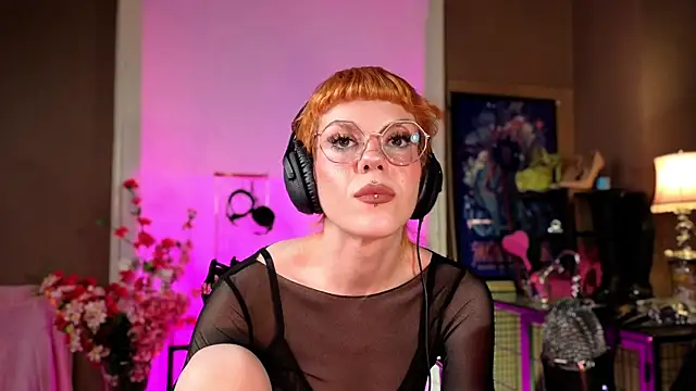 tacodeluxxxe online show from May 17, 2026, 12:21 am