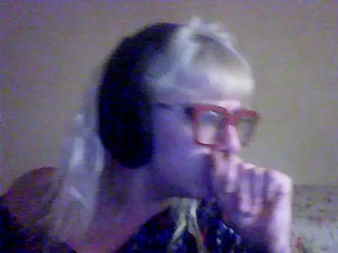 BlondieTami online show from September 20, 2025, 5:45 am