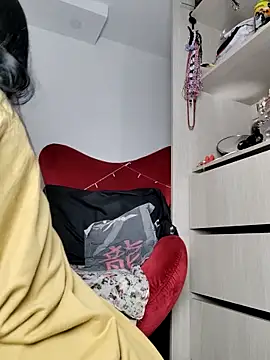 ValeNiitaLuv online show from March 11, 2026, 6:07 am