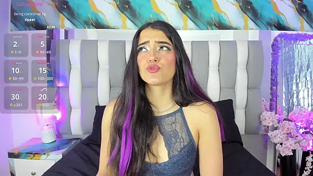 IsaDiiaz online show from March 27, 2026, 4:32 am