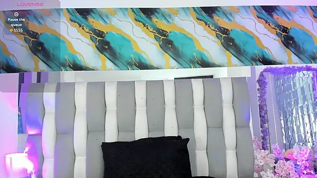 IsaDiiaz online show from April 10, 2026, 6:53 am