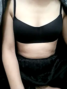 Snapshot of Norah-h chatting on December 18, 2025, 1:59 pm Norah-h online show from December 18, 2025, 1:59 pm