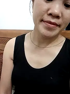 Snapshot of Norah-h chatting on November 5, 2025, 1:47 pm Norah-h online show from November 5, 2025, 1:47 pm