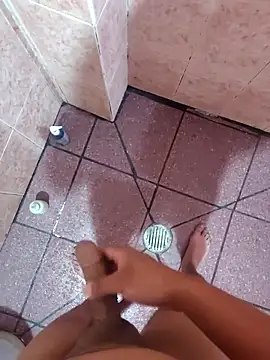 Carlos27hot online show from November 3, 2025, 1:22 am