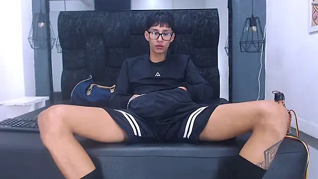 Daniel delux  online show from October 12, 2025, 11:22 am