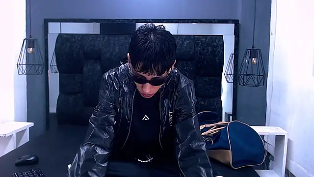 Daniel delux  online show from October 28, 2025, 12:26 pm