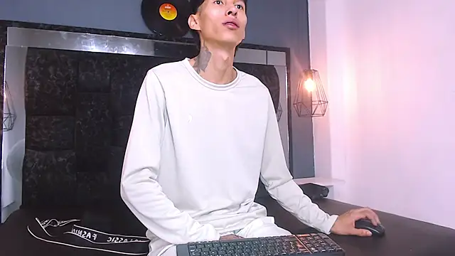 Daniel delux  online show from November 20, 2025, 11:44 am