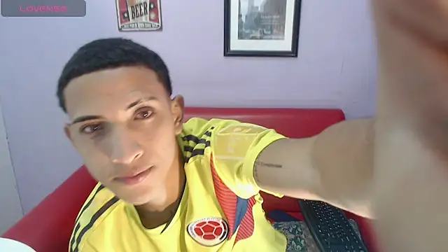 Snapshot of DEIV2_ chatting on October 23, 2025, 4:00 am DEIV2 online show from October 23, 2025, 4:00 am