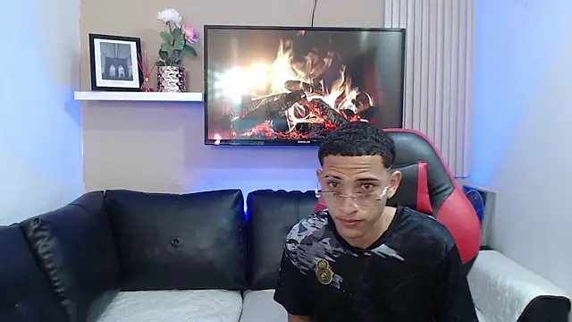 Snapshot of DEIV2_ chatting on November 15, 2025, 9:08 pm DEIV2 online show from November 15, 2025, 9:08 pm