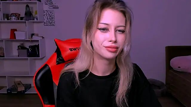 Snapshot of Lori_lolii chatting on November 9, 2025, 6:23 pm Lori lolii online show from November 9, 2025, 6:23 pm