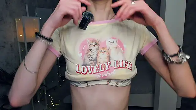 ReneeLippeatt online show from December 4, 2025, 7:24 pm