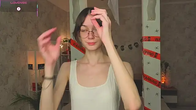 ReneeLippeatt online show from October 30, 2025, 7:33 pm