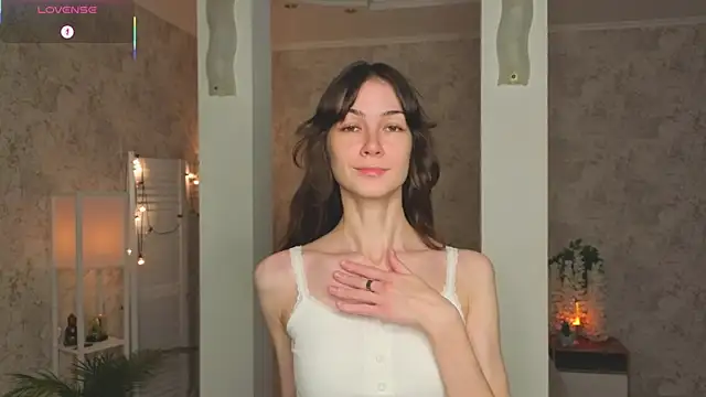 ReneeLippeatt online show from October 19, 2025, 7:27 pm