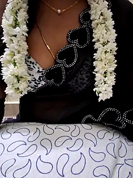 jasminetaml online show from October 30, 2025, 6:05 pm