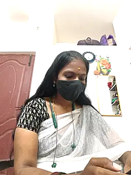 Snapshot of Tamil_Yalini12 chatting on April 17, 2026, 12:02 am Tamil Yalini12 online show from April 17, 2026, 12:02 am