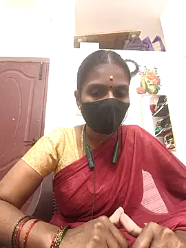Snapshot of Tamil_Yalini12 chatting on April 18, 2026, 5:21 am Tamil Yalini12 online show from April 18, 2026, 5:21 am