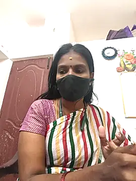 Snapshot of Tamil_Yalini12 chatting on May 9, 2026, 3:10 am Tamil Yalini12 online show from May 9, 2026, 3:10 am