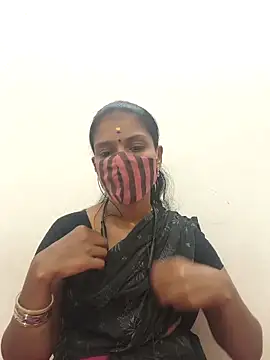 Snapshot of Tamil_Yalini12 chatting on October 5, 2025, 10:17 am Tamil Yalini12 online show from October 5, 2025, 10:17 am