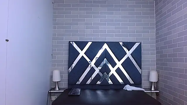 marcus hans  online show from October 3, 2025, 11:56 am