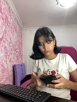 Snapshot of xoxo_milk chatting on February 6, 2026, 9:33 pm xoxo milk online show from February 6, 2026, 9:33 pm