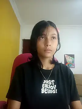 xoxo milk online show from October 10, 2025, 3:24 pm