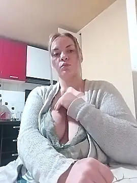 Snapshot of Mommygetnaughty chatting on October 19, 2025, 3:48 pm Mommygetnaughty online show from October 19, 2025, 3:48 pm