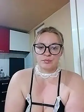 Snapshot of Mommygetnaughty chatting on October 21, 2025, 9:14 pm Mommygetnaughty online show from October 21, 2025, 9:14 pm