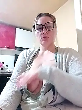 Snapshot of Mommygetnaughty chatting on October 5, 2025, 1:46 pm Mommygetnaughty online show from October 5, 2025, 1:46 pm