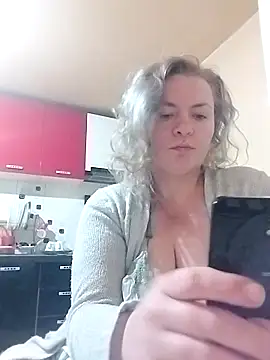 Snapshot of Mommygetnaughty chatting on October 16, 2025, 4:04 pm Mommygetnaughty online show from October 16, 2025, 4:04 pm