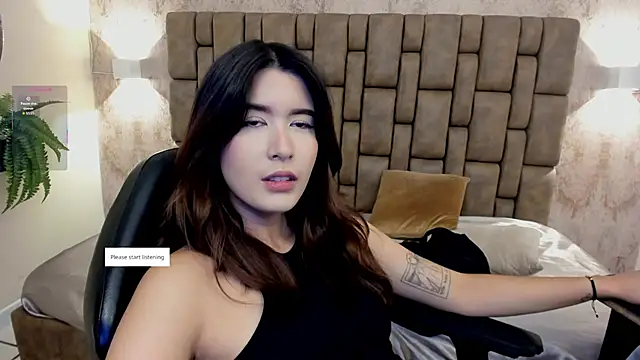 Snapshot of emiilyy_cute chatting on September 29, 2025, 12:11 pm emiilyy cute online show from September 29, 2025, 12:11 pm