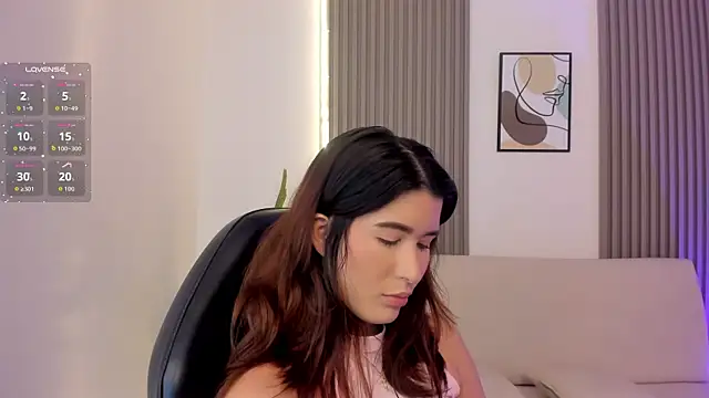 Snapshot of emiilyy_cute chatting on October 9, 2025, 12:28 pm emiilyy cute online show from October 9, 2025, 12:28 pm