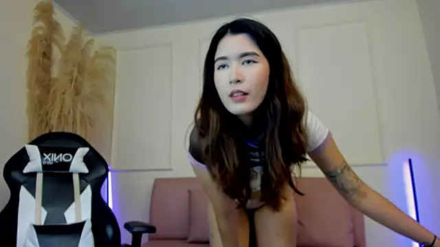 Snapshot of emiilyy_cute chatting on September 23, 2025, 12:01 pm emiilyy cute online show from September 23, 2025, 12:01 pm